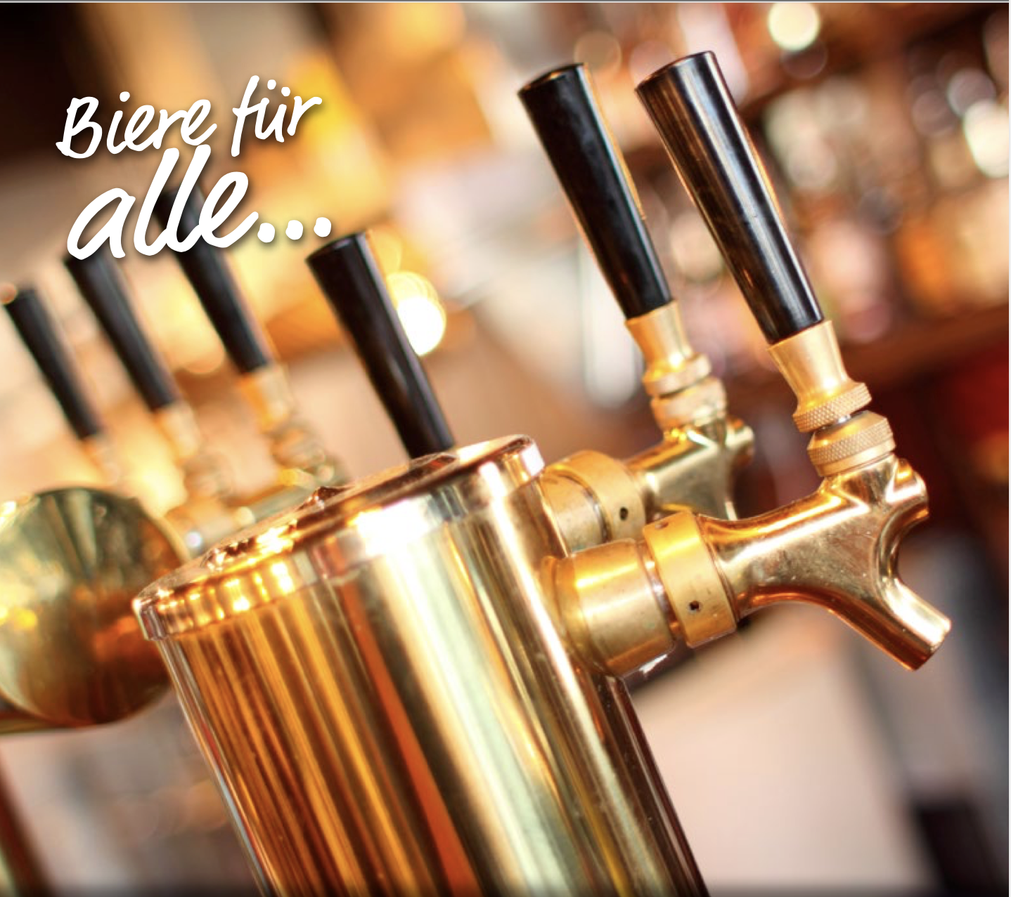 Nahaufnahme von einer Reihe mit goldenen Zapfhähnen