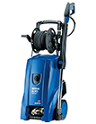 Hidrolimpiadora azul con carrete para la manguera y lanza pulverizadora sobre un bastidor con ruedas