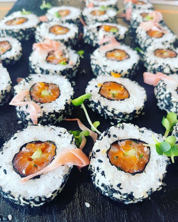 Sushis alignés