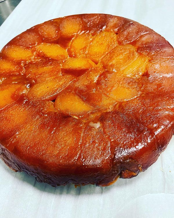 Gros plan sur une tarte Tatin