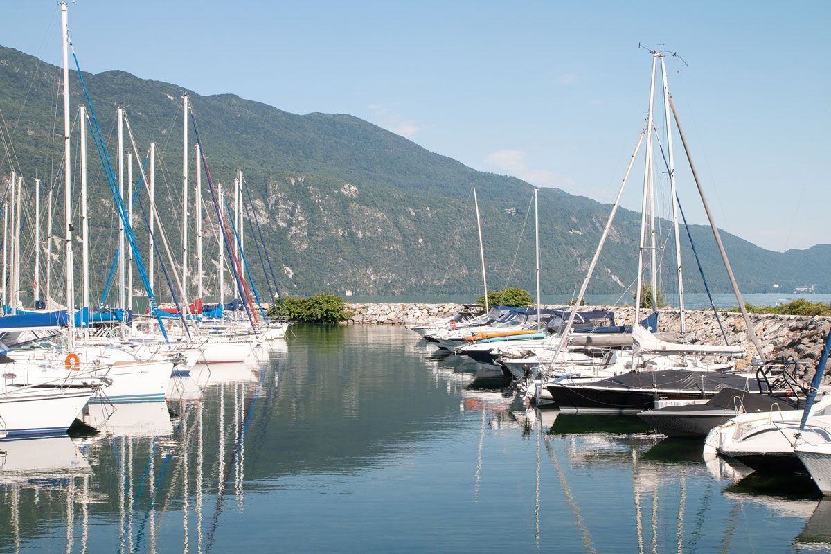 Bateaux amarés au port d'Aix-les-Bains