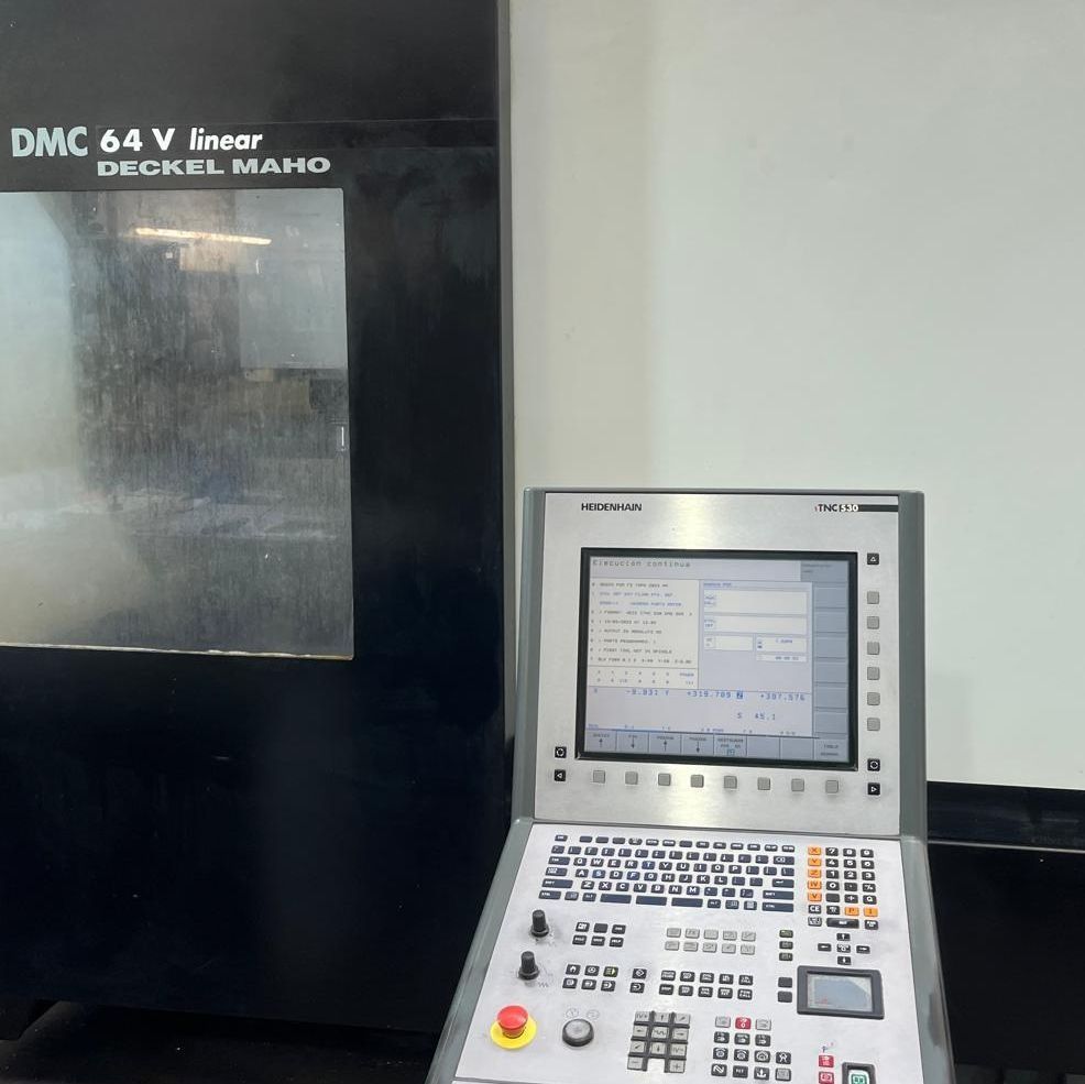 Una máquina que dice dmc 64 v lineal