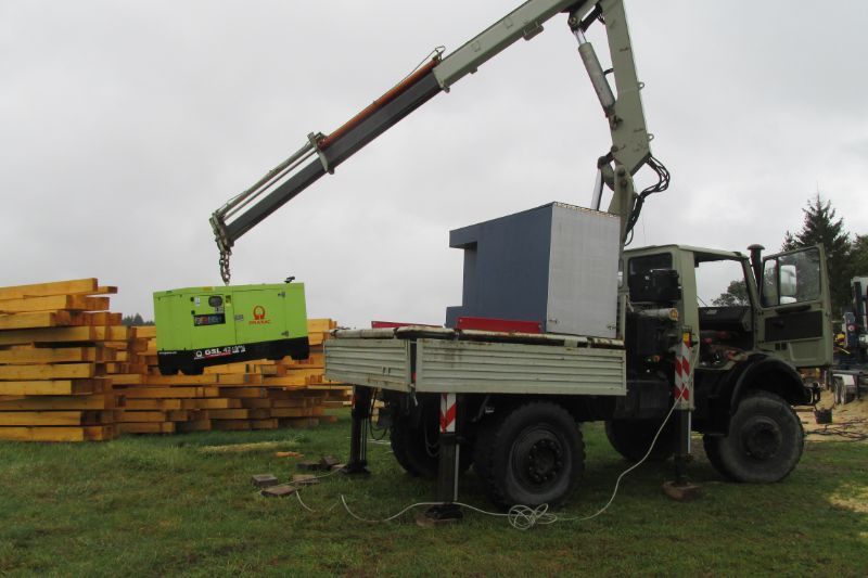 Kran von Tribale Günter Mobiles Sägewerk im Einsatz