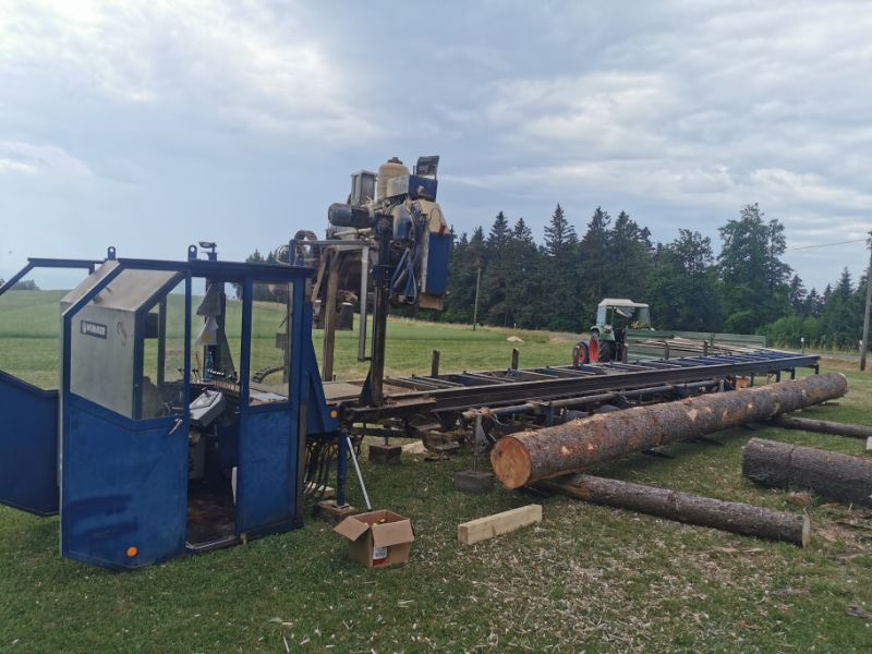 Mobile Sägemaschine von Tribale Günter Mobiles Sägewerk im Einsatz