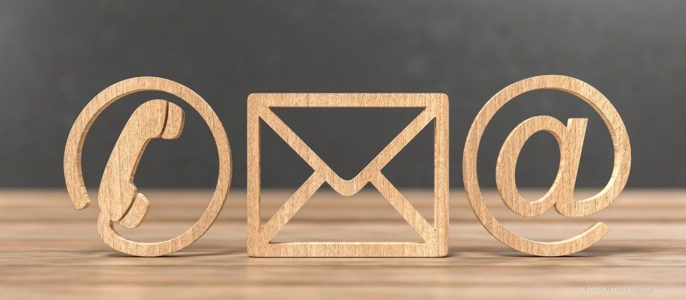 Kontaktsymbole, um Tribale Günter Mobiles Sägewerk zu erreichen