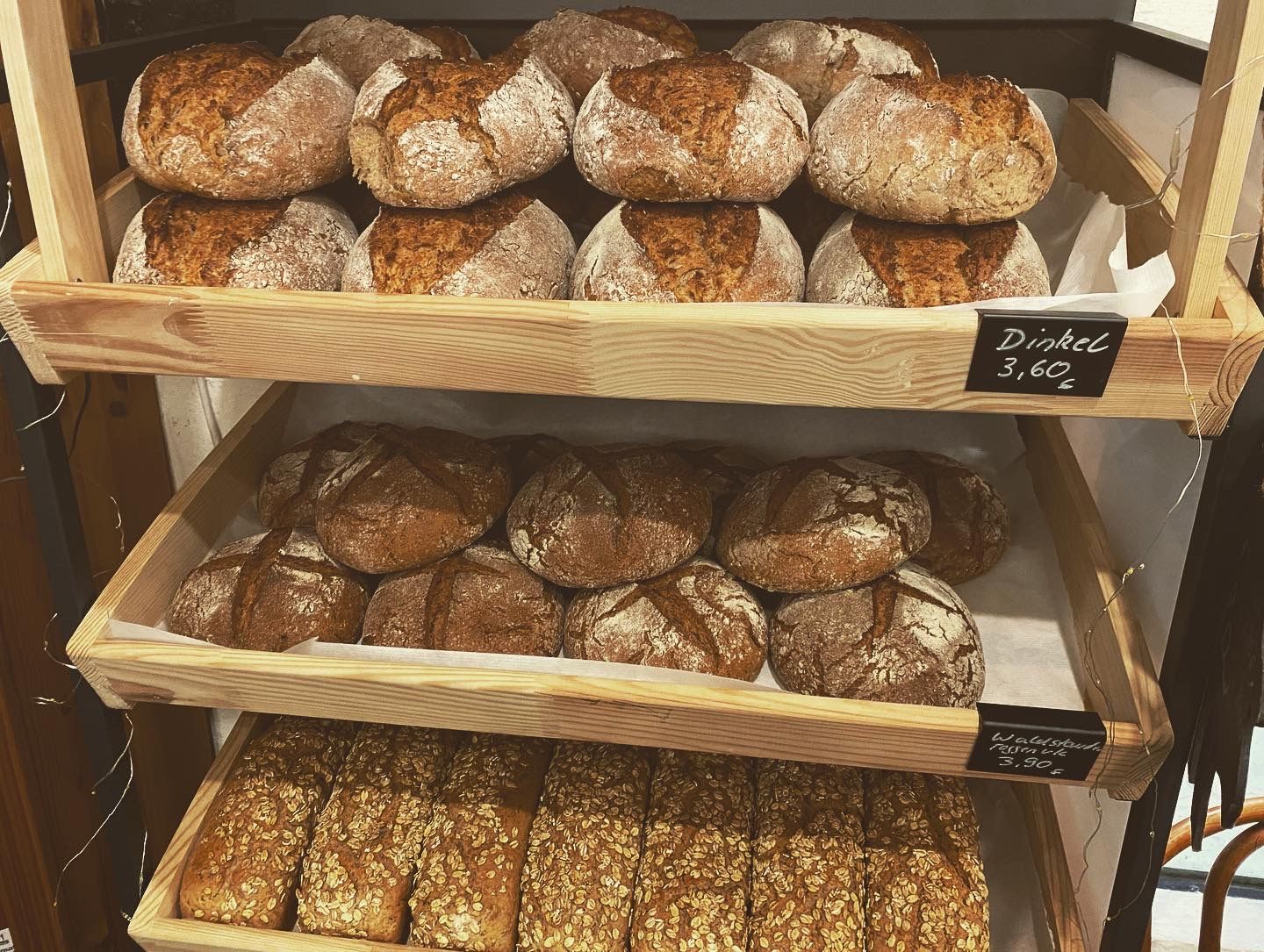 Viele verschiedene Brotsorten ausgestellt.