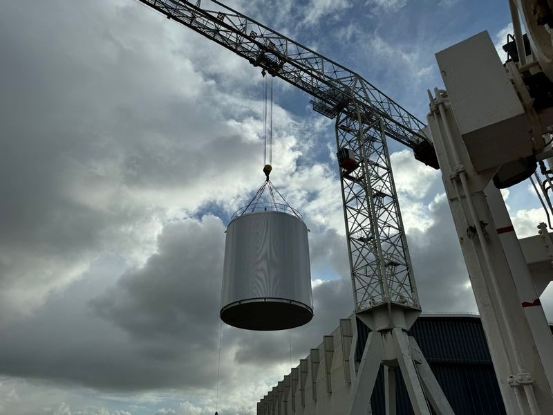 Heavy-duty lifting calculations and maritime engineering services.
