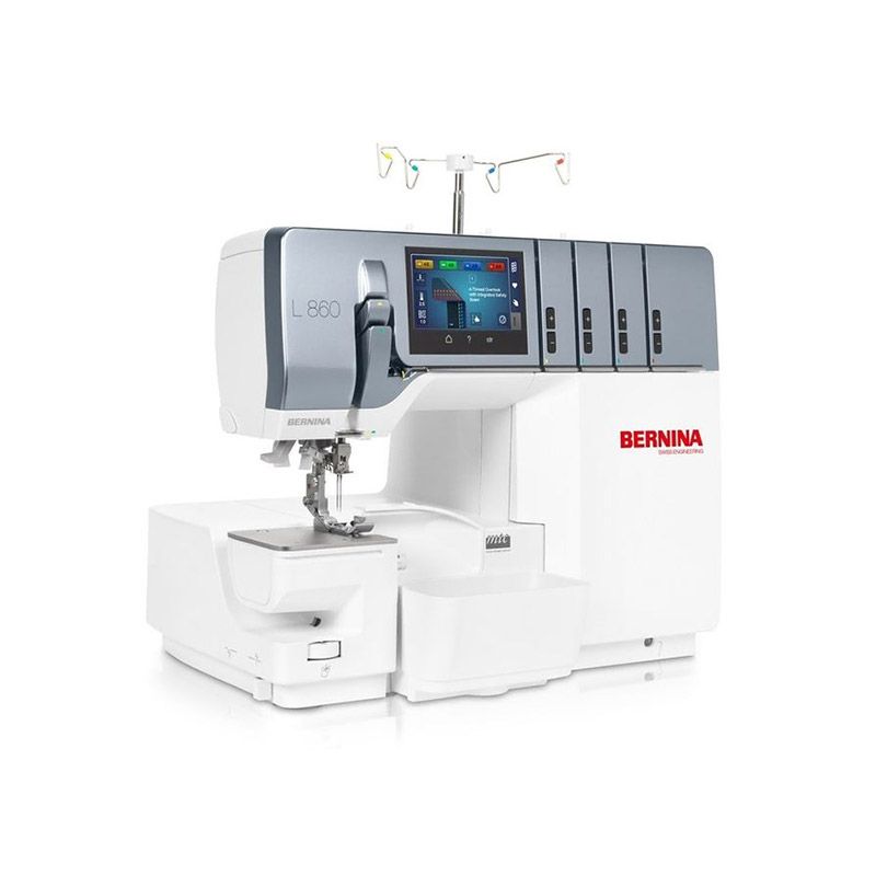 Una máquina de coser Bernina está colocada sobre una superficie blanca.