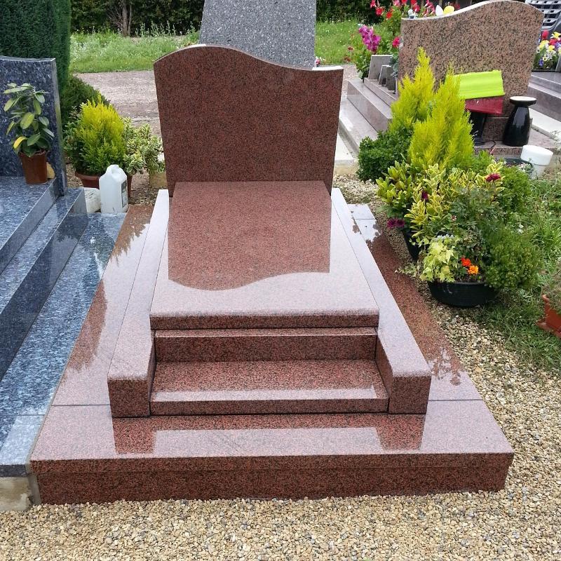 Monument funéraire en granit marron