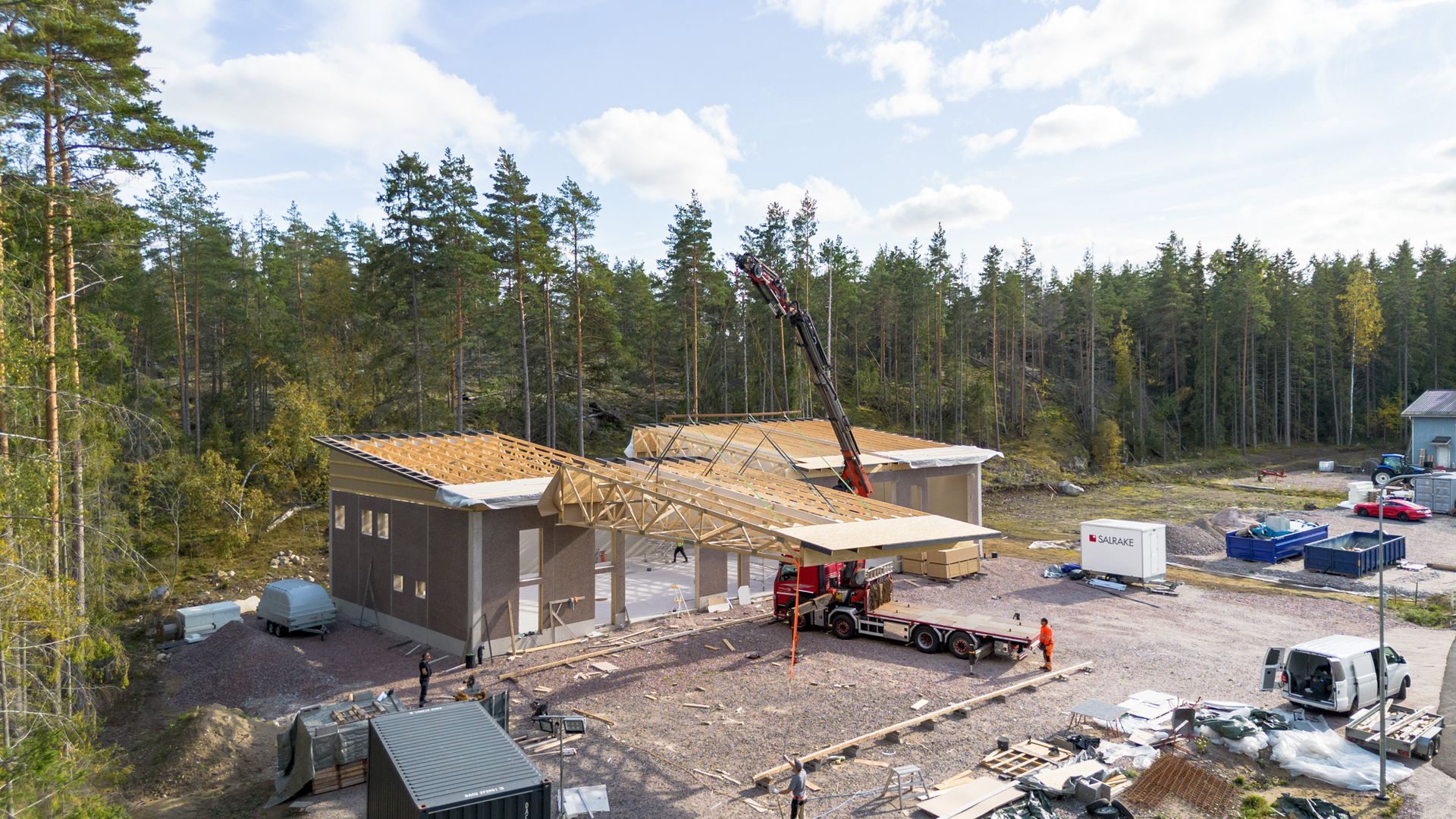 Suuren terassin ja piharakenteiden pohjatyöt – SalRake Oy saaristo