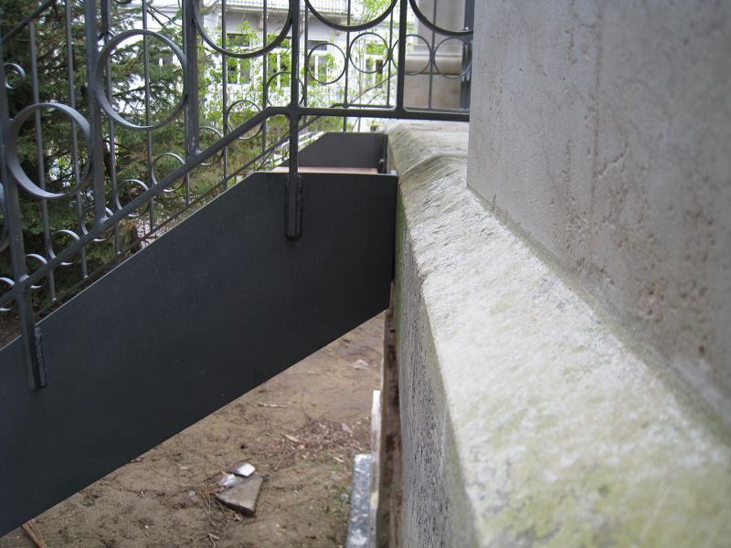 Außentreppe mit Handlauf