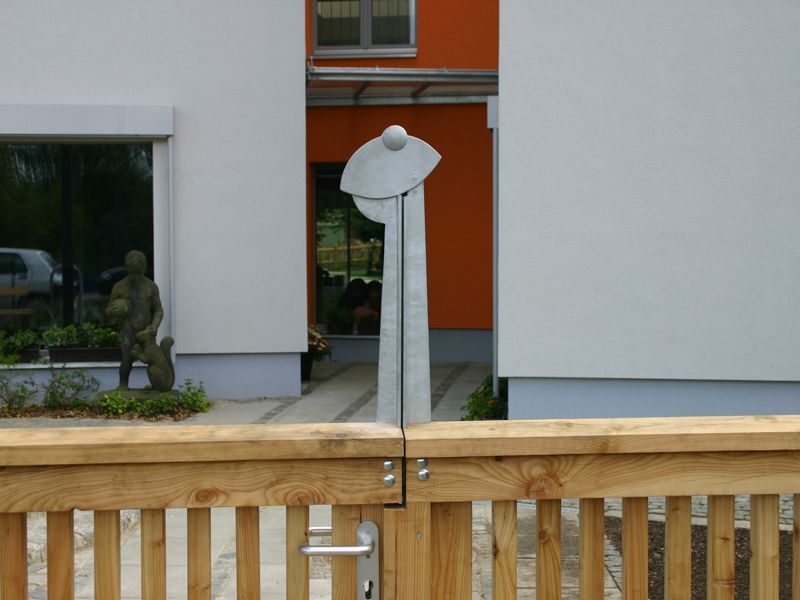 Toranlage mit Kindersicherung