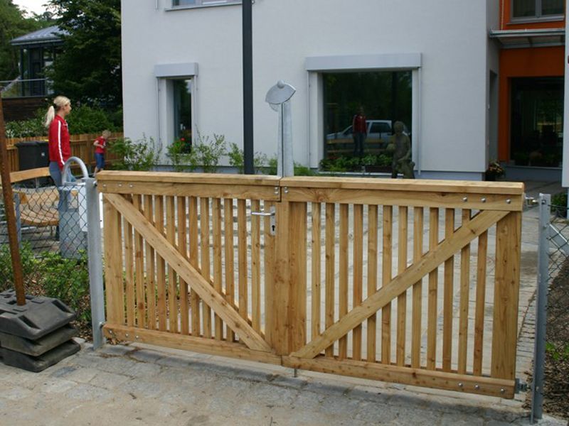 Toranlage mit Kindersicherung