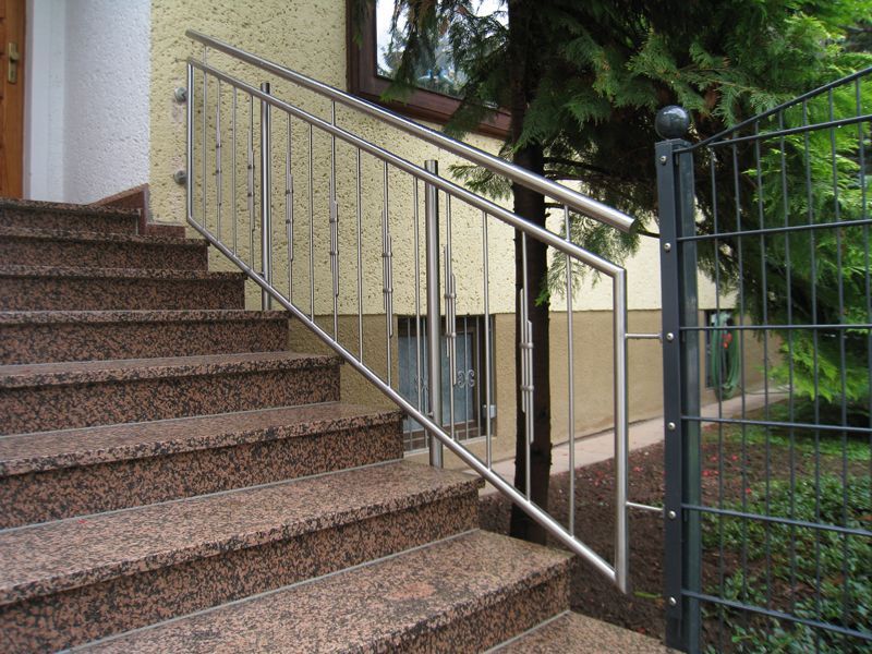 Außentreppe mit Handlauf