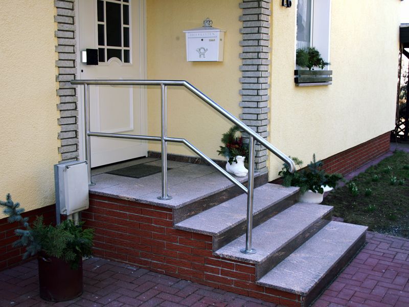 Außentreppe mit Handlauf