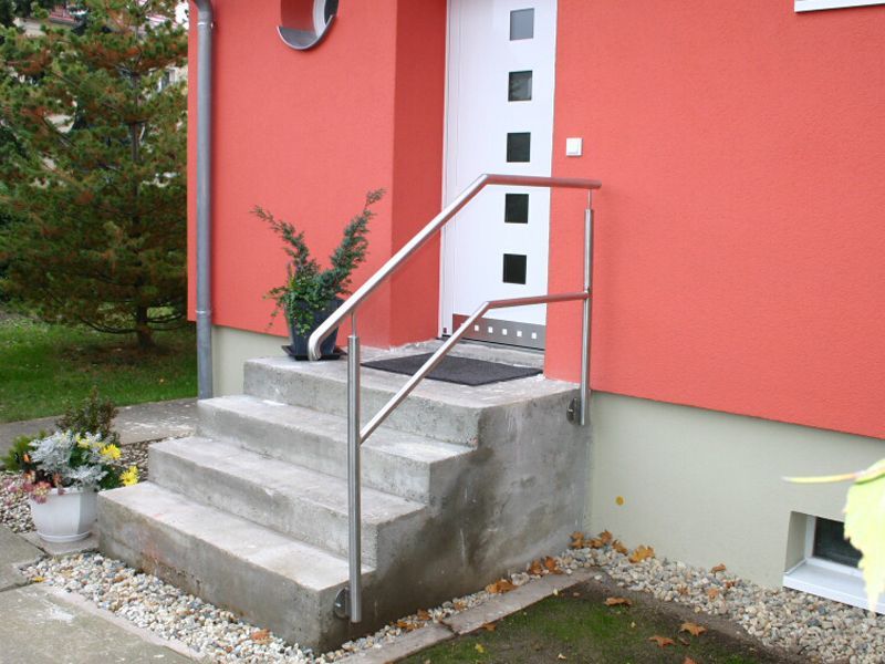 Außentreppe mit Handlauf