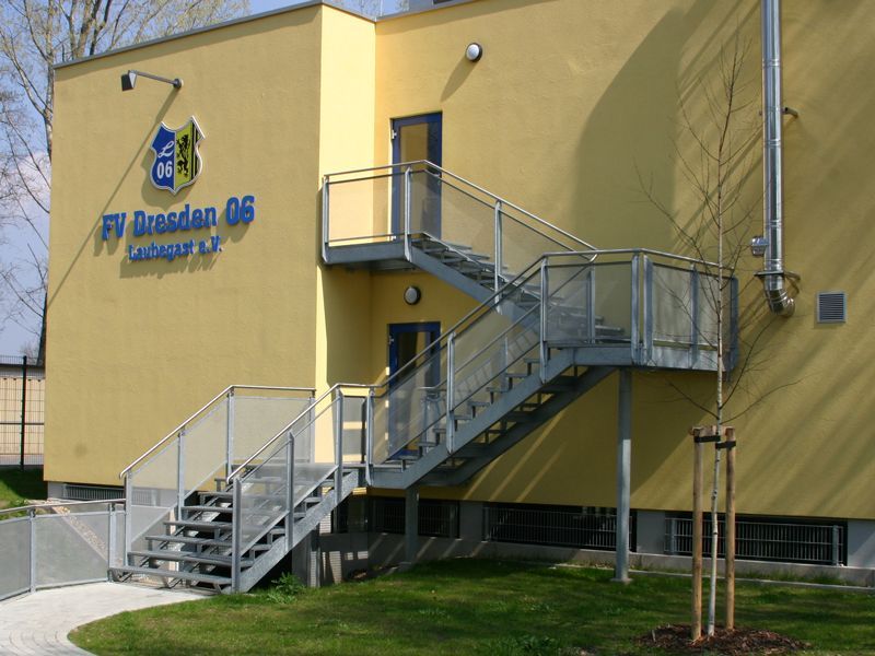 Außentreppe mit Handlauf