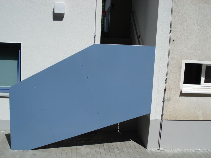 Außentreppe mit Handlauf