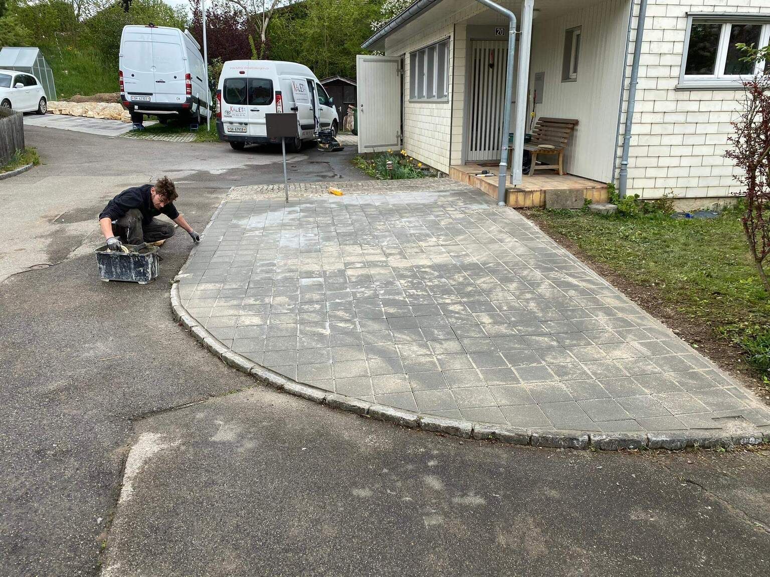 Parkplatz direkt vor Haus