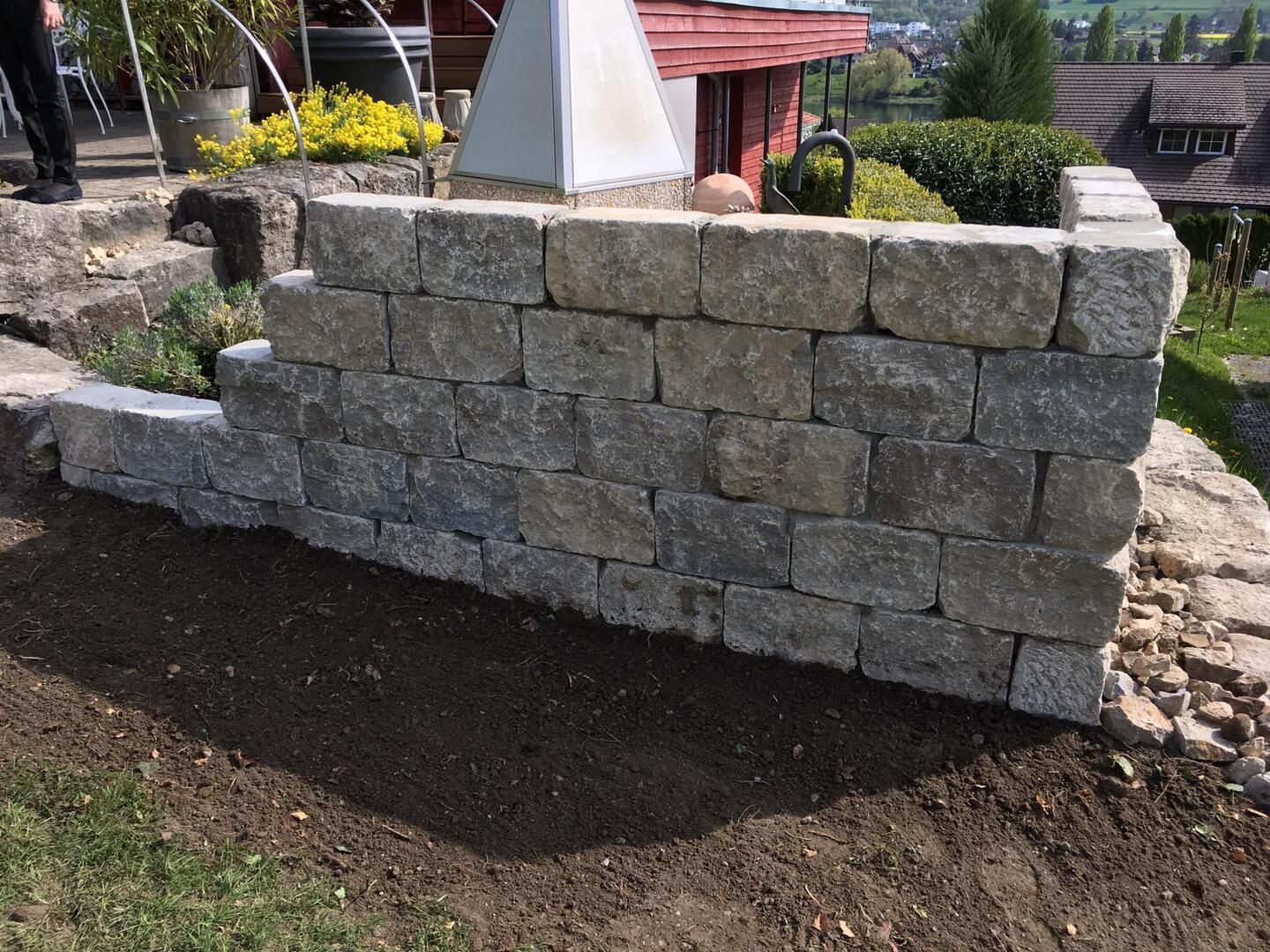 Steinmauer Abschirmung im Garten