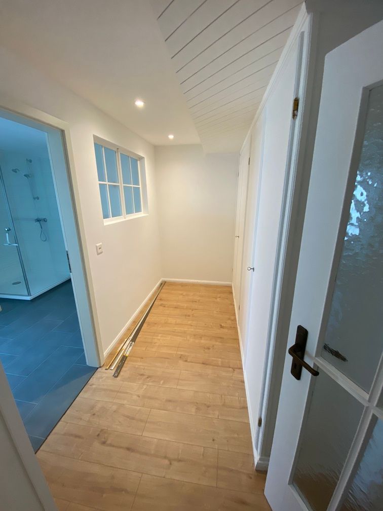 Korridor mit Parkettboden aus Eiche