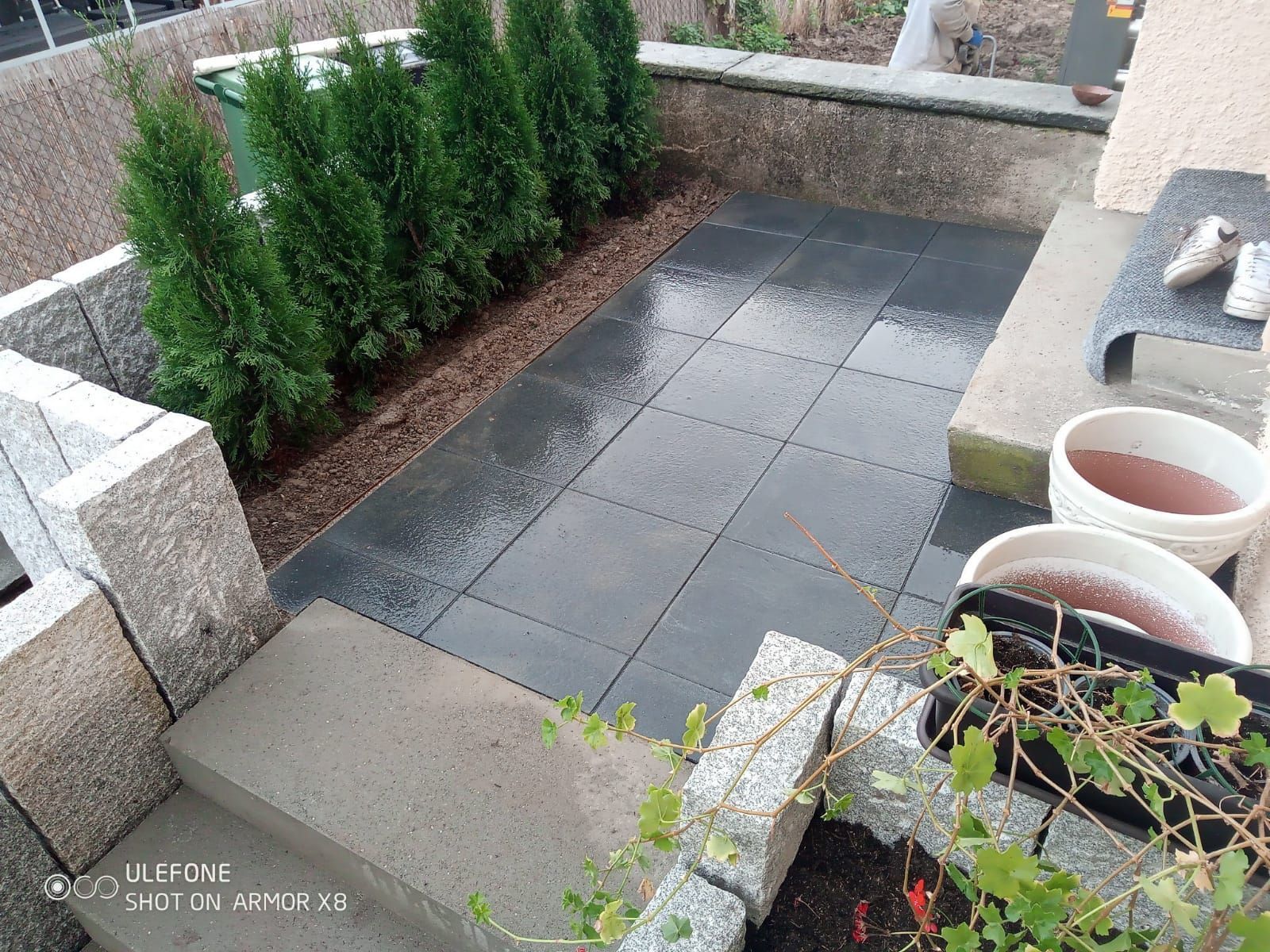 Terasse aus Steinplatten