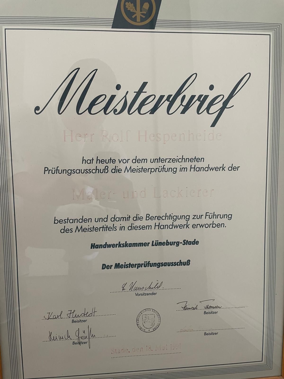 Ein schwarz-weißes Zertifikat mit dem Wort Meisterbrief darauf