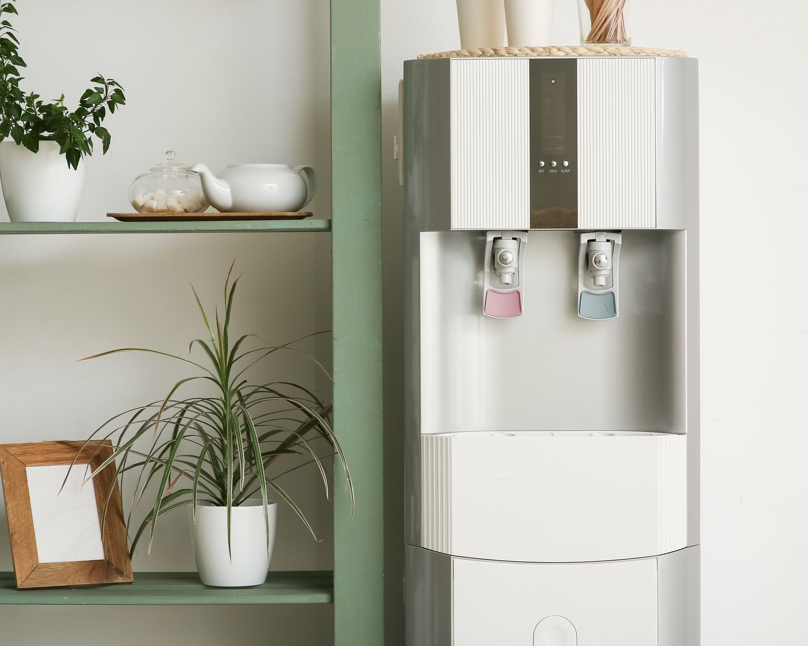 Un distributeur d'eau.