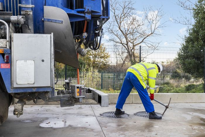Professionnel en plein ouvrage