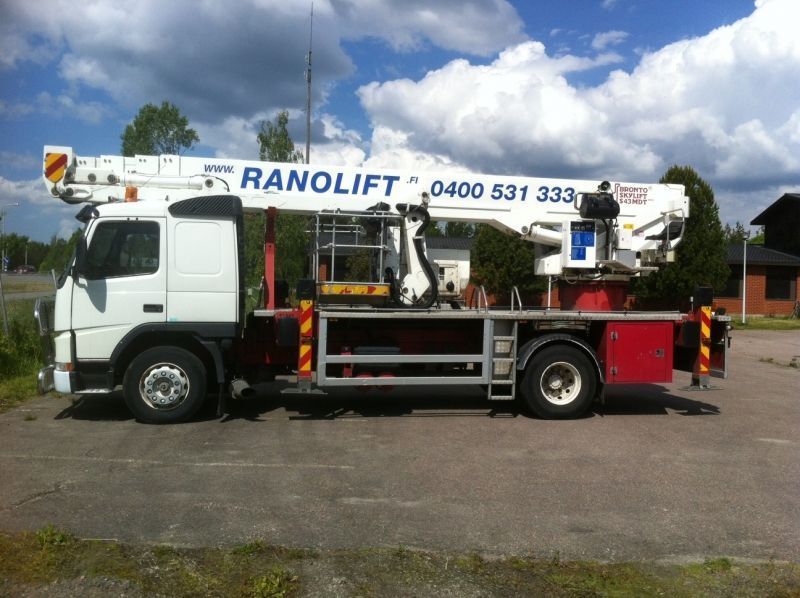 Kuva Henkilönostimella varustettu kuorma-auto, Avaa dialogin