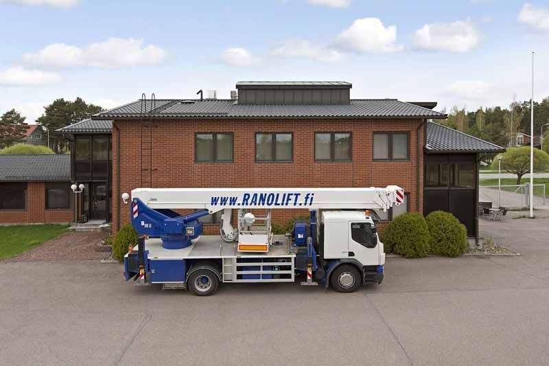 Kuva Nostoauto rakennuksen edessä, Avaa dialogin