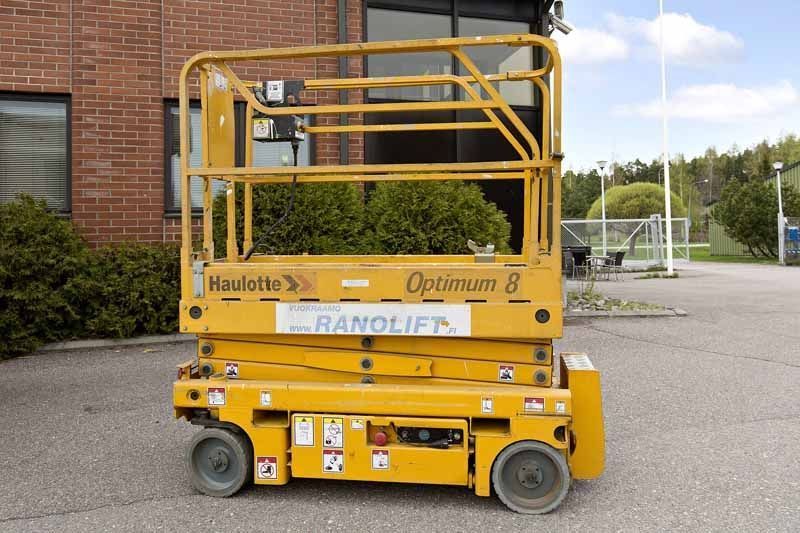 Kuva Keltainen saksityölava pysäköintialueella, Avaa dialogin