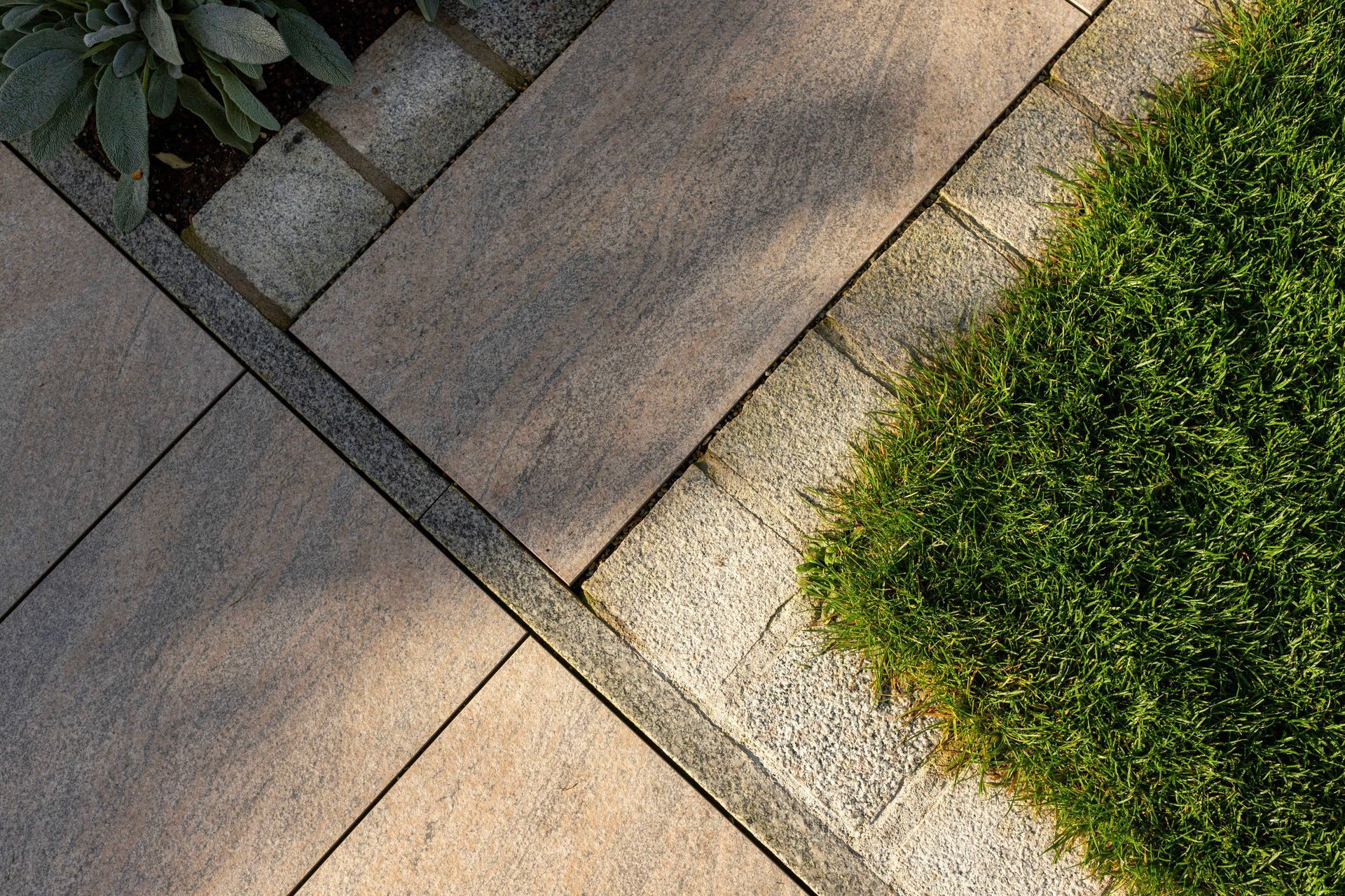 Gartenweg, gelegt von Tirschmann Garten- und Landschaftsbau