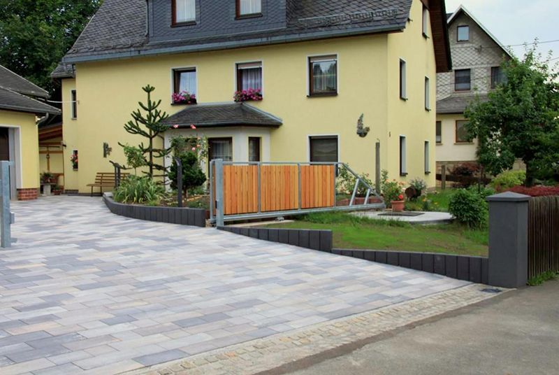 Von Tirschmann Garten- und Landschaftsbau angelegte Terrasse