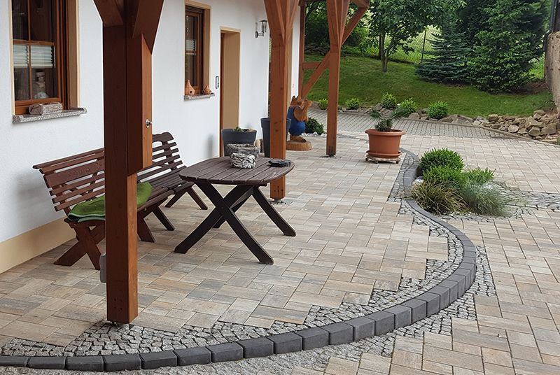 Von Tirschmann Garten- und Landschaftsbau angelegte Terrasse