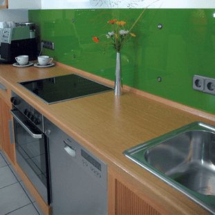 lackiertes Glas als Küchenrückwand