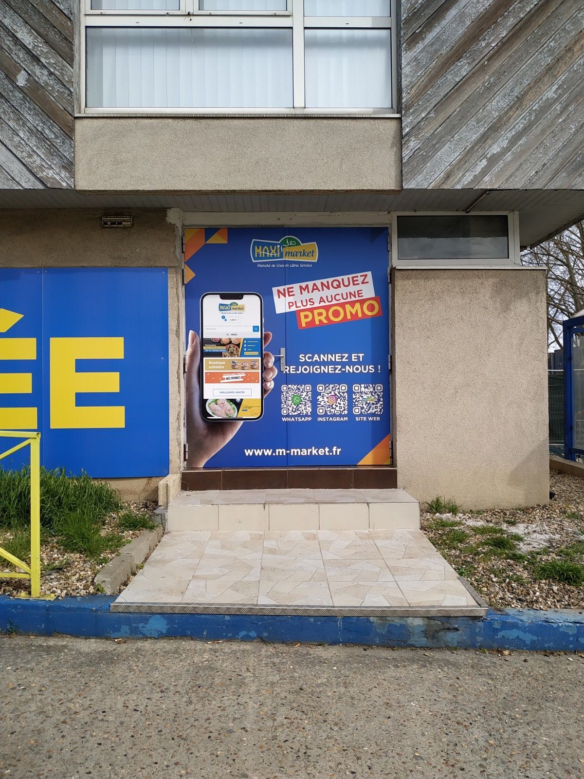 Communication publicitaire dans la rue.