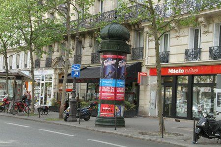 Panneaux de rue dans Paris.