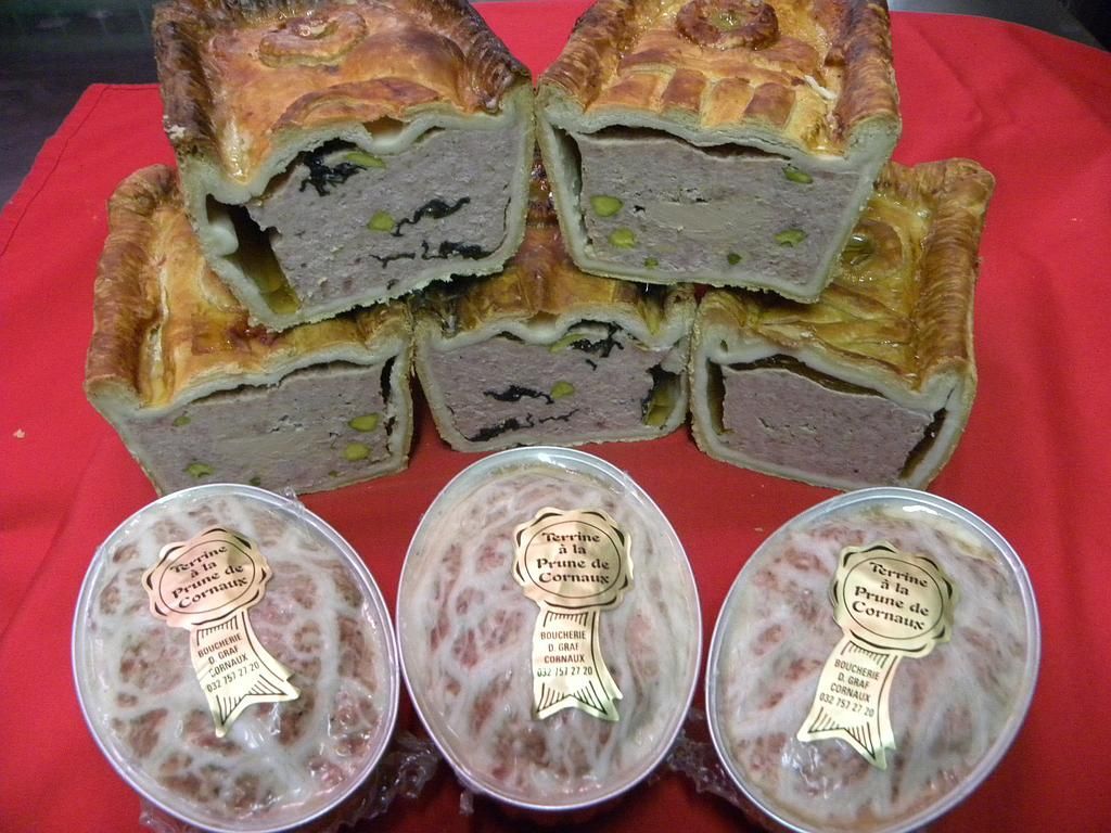 pâté en croûte et terrine à la prune