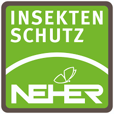 Ein grün-weißes Logo für eine Firma namens Neher mit einem Schmetterling darauf.