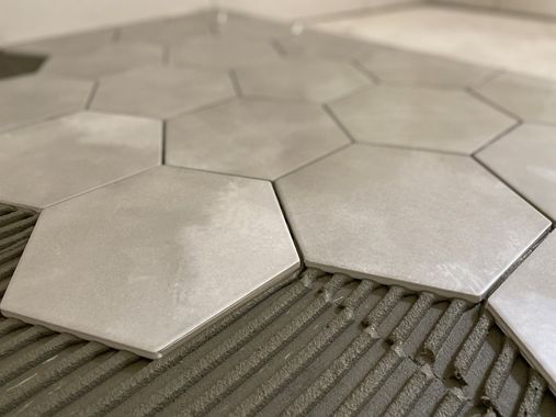 Pose et installation de sol en carrelage - Genc Carrelage