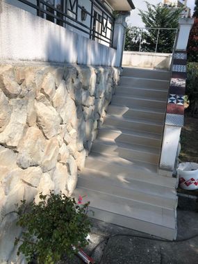 Mur de pierre naturelle réalisé par Genc Carrelage