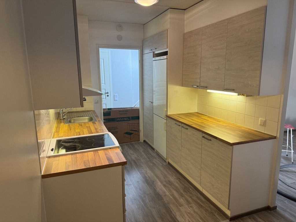 Keittiön remontti Uudellamaalla kerrostaloasuntoon.