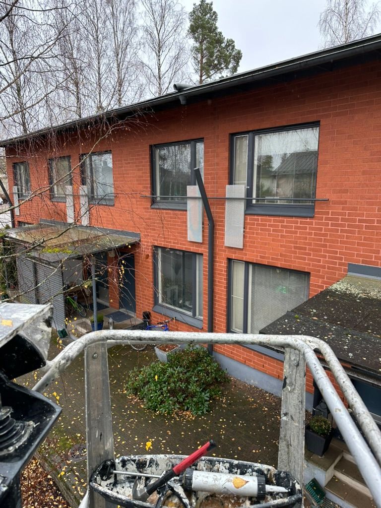 Rivitalon julkisivun remontointi.