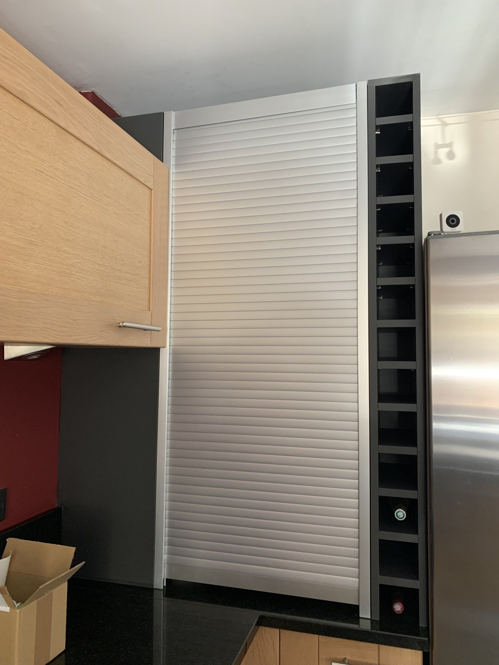 Cuisine avec rideau pour placard