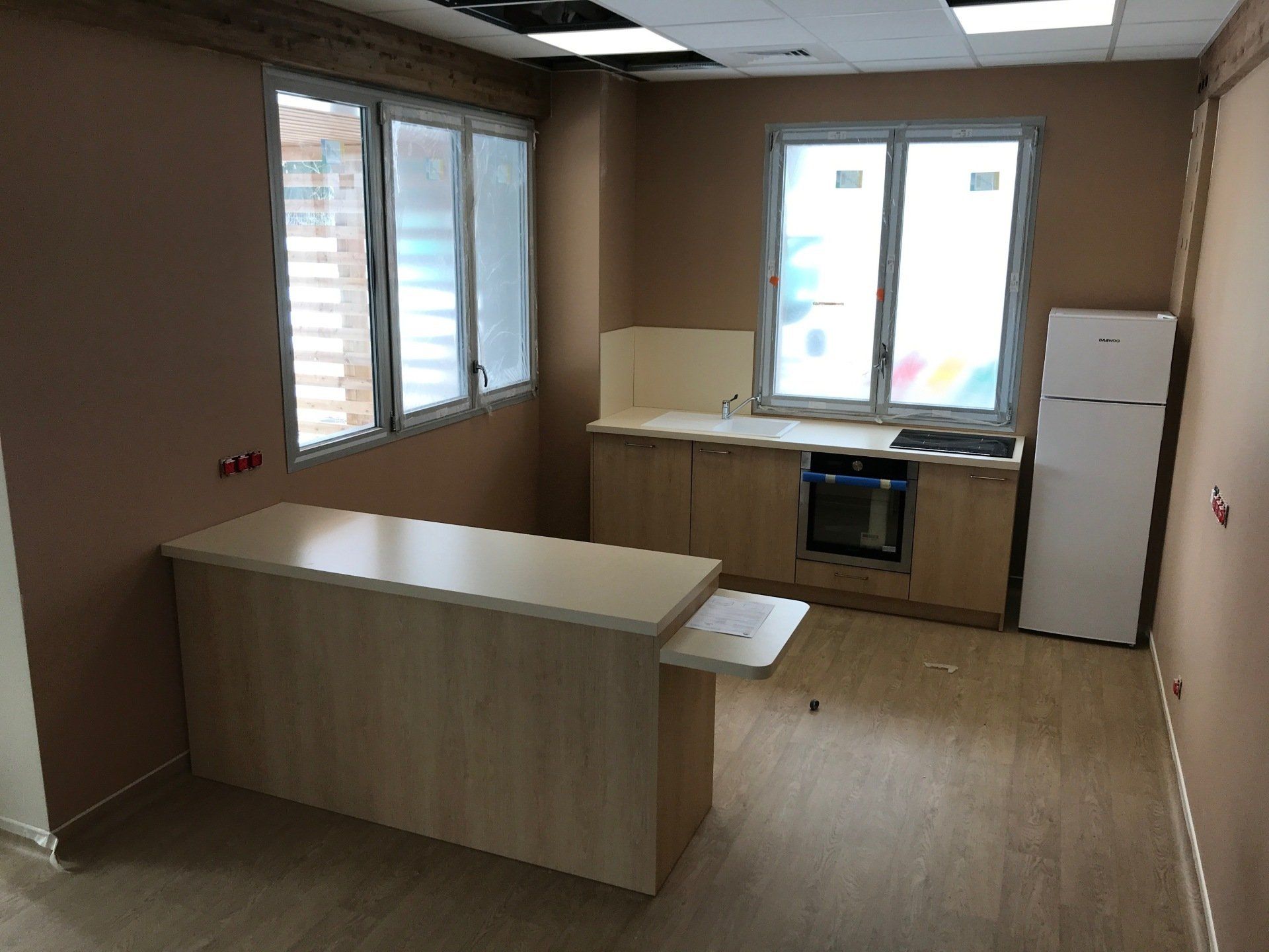 Cuisine avec plan de travail en bois