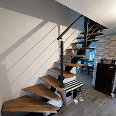 Escalier avec marches en bois
