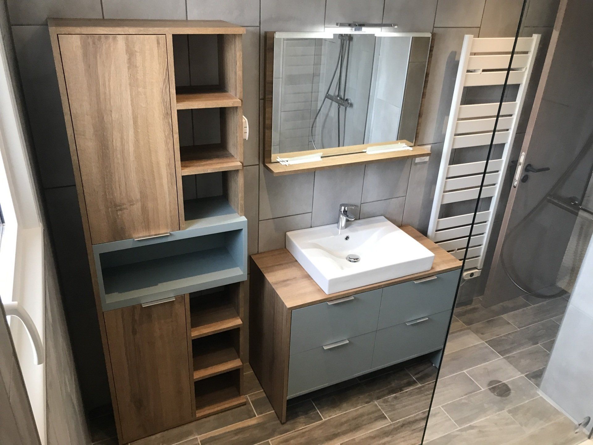 Salle de bains aménagée