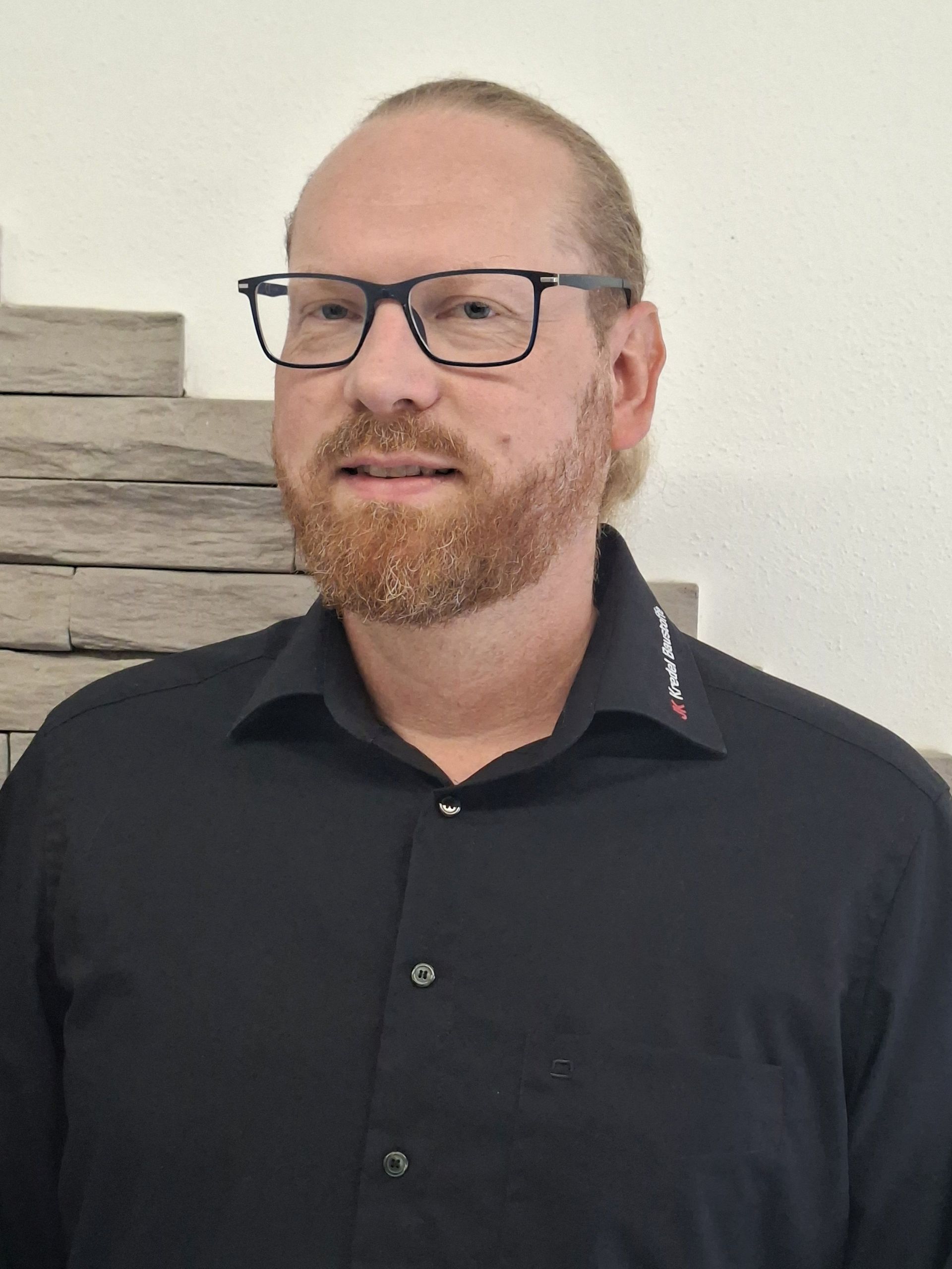 Porträt von Christian, Mitarbeiter der JK Kredel Baustoffe