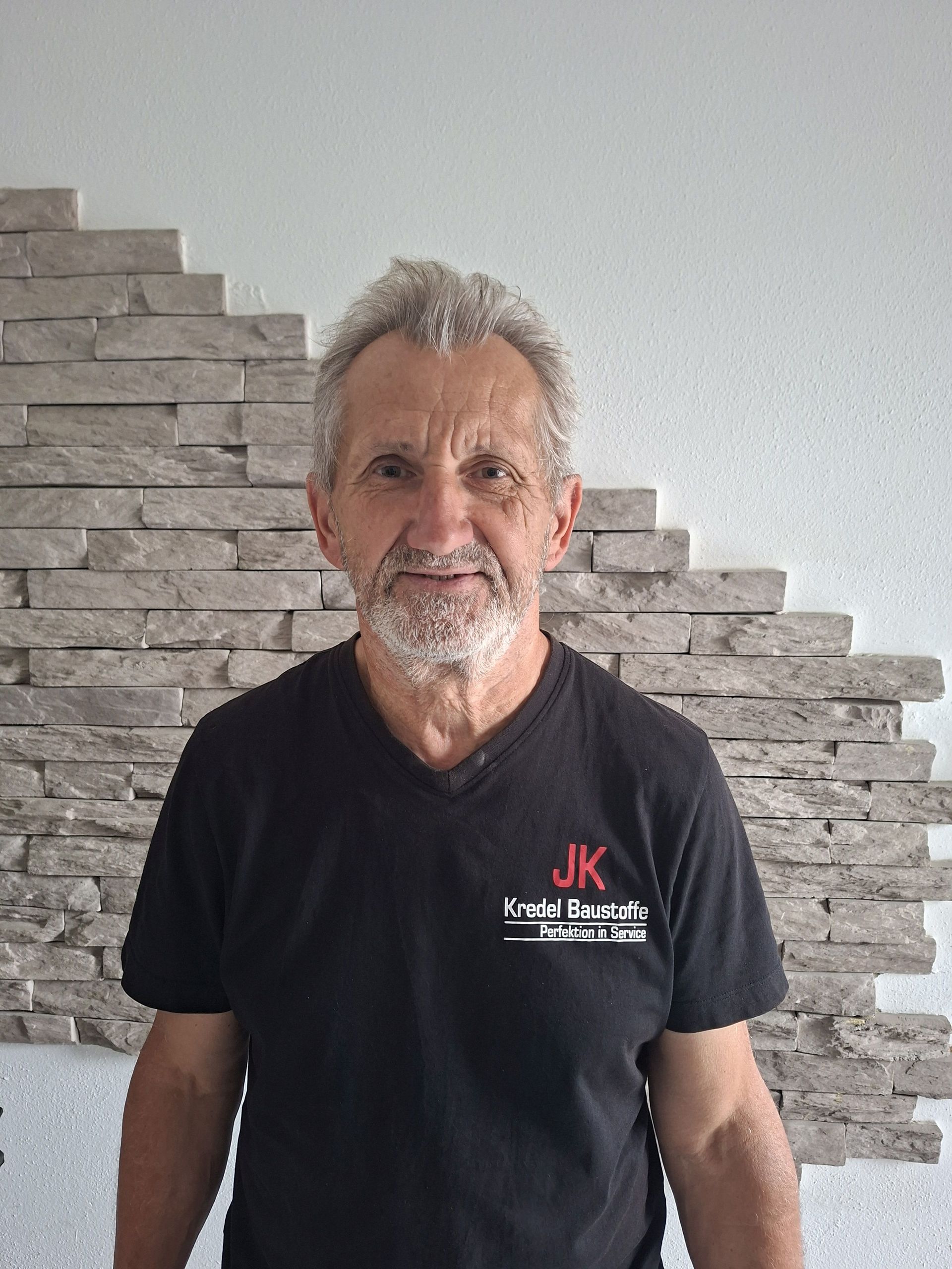 Porträt von Heiner, Mitarbeiter der JK Kredel Baustoffe